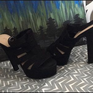 Primadonna Platform Highheel Peeptoe Black Sandals